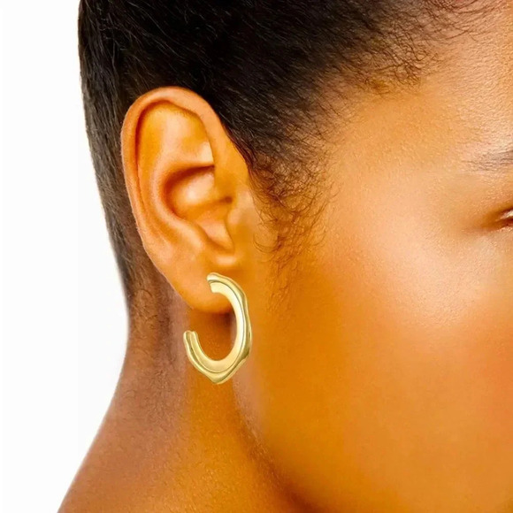 C-Hoop Gold Earrings - Picture 1 of 2